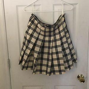Banana republic plaid Pleated mini skirt size 6